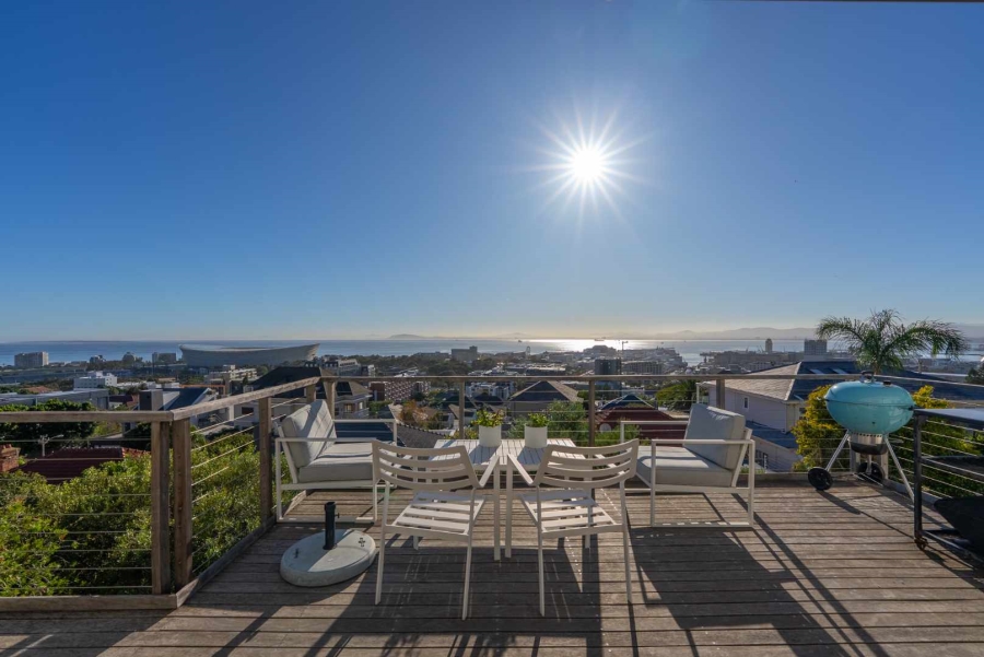 5 Bedroom Property for Sale in Green Point Western Cape